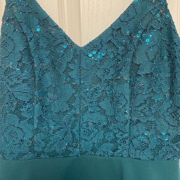 Beautiful short dress for prom or homecoming or even an evening out. Like new - Picture 3 of 4